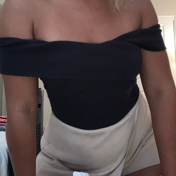 Off-the-shoulder Black Bodysuit - Picture 2 of 7